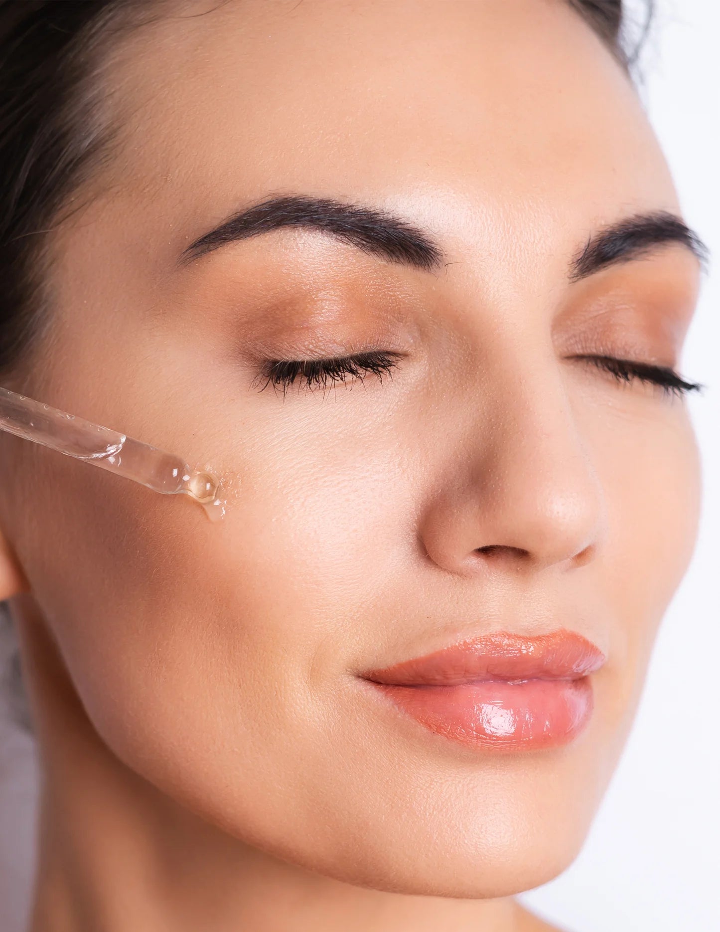 Anti-Blemish Illuminating Arbutin Skin Care Serum | 30 ml.